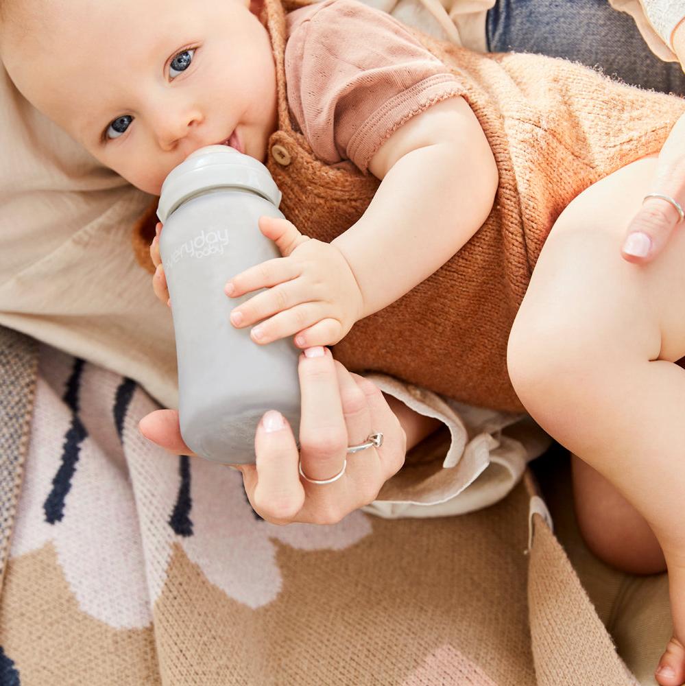 Glass feeding bottle with silicone, 240 ml